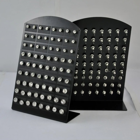 0.84Ct Round Cut Simulated Diamonds Silver Stud Earrings - Picture 13 of 17